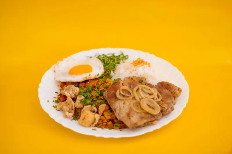 TROPEIRO COMPLETO COM BIFE DE PERNIL ACEBOLADO